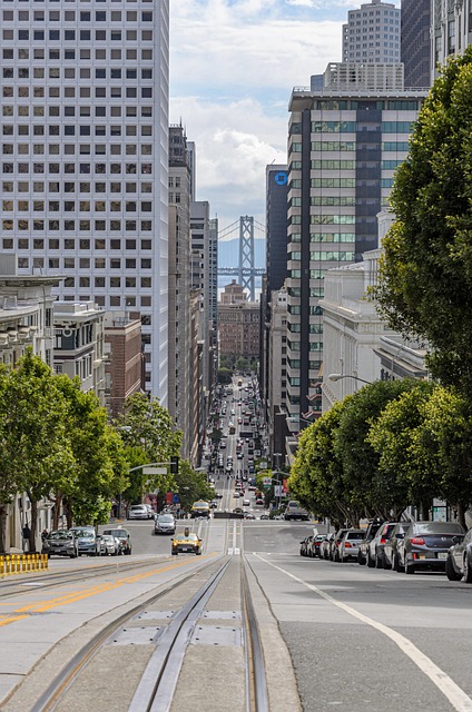 San Francisco Adventures: The Complete Travel Guide to Experience the City by the Bay